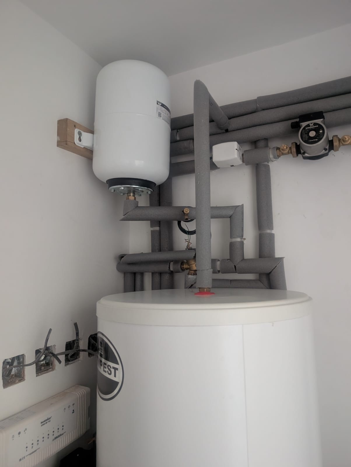 250 litre unvented cylinder and expansion vessel fitted in Greenwich
